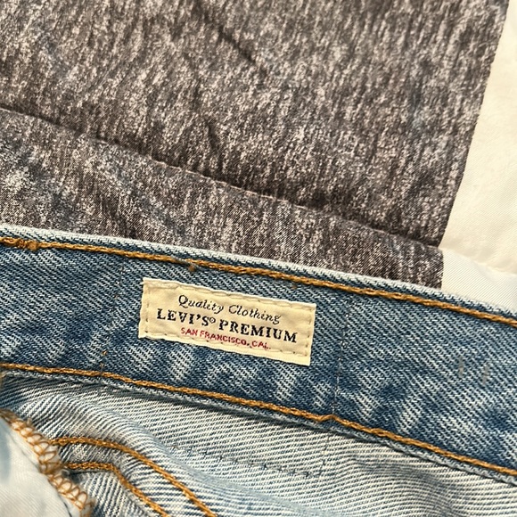 Funny tattered Levi shorts - Picture 6 of 8